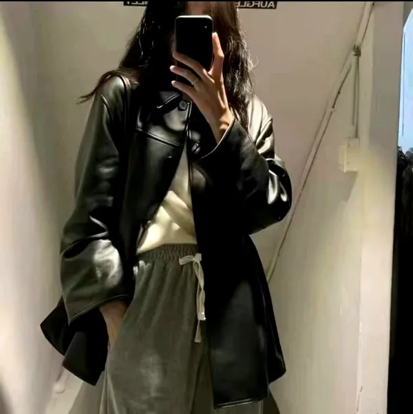 Stylish Black Women's Jacket - The Perfect Blend of Elegance and Personality