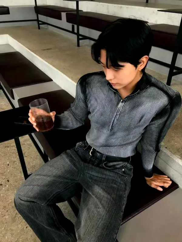 時尚男士條紋上衣，舒適休閒風格
