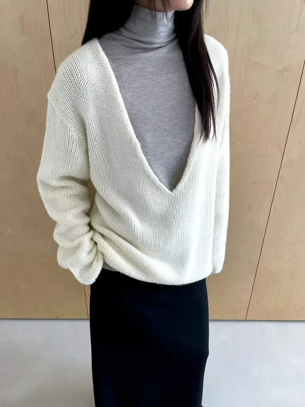 Fashionable Loose Knit Sweater with Elegant V-Neck Design