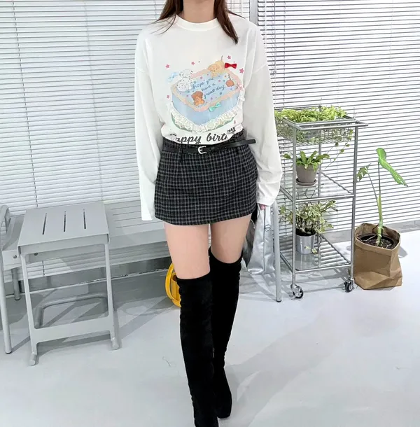 เสื้อยืดแขนยาวลายการ์ตูนน่ารัก สวมใส่สบายและเข้ากันได้กับทุกชุด