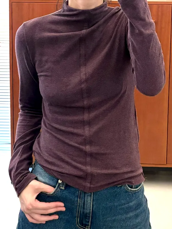 Elegant and Minimalist Long Sleeve Top for Women, Comfortable and Versatile