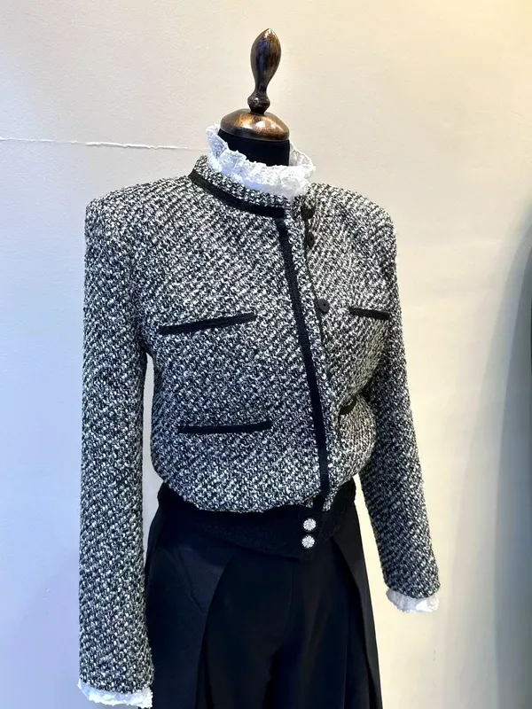Stylish Classic Women's Jacket - Elegant and Versatile for Any Occasion