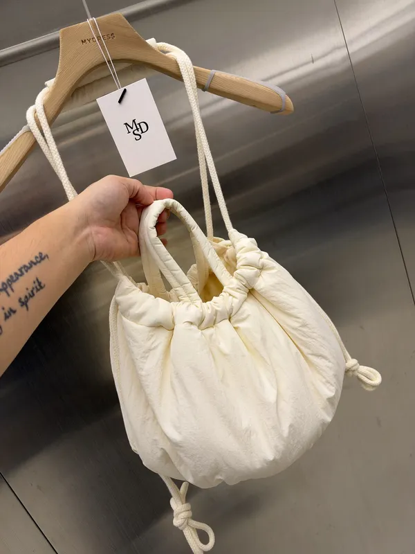 Minimalist Style Women's Tote Bag, Soft Beige, Fashionable and Versatile