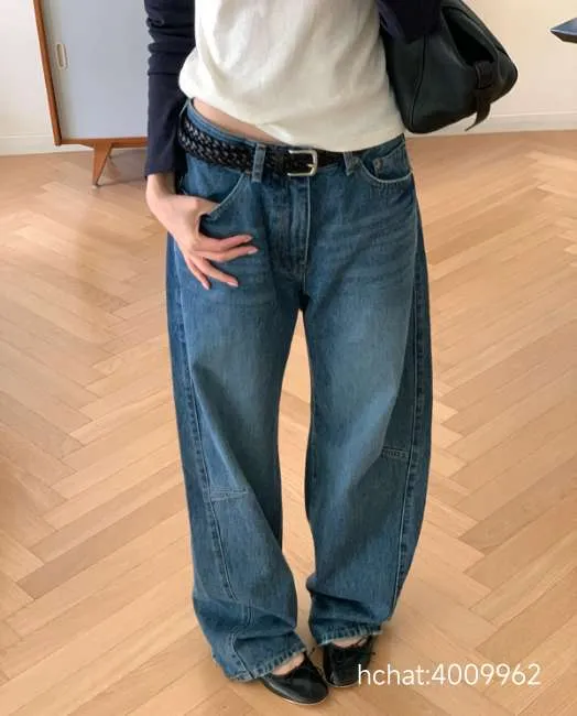 Loose-Fit High-Waisted Jeans, Fashionable and Versatile