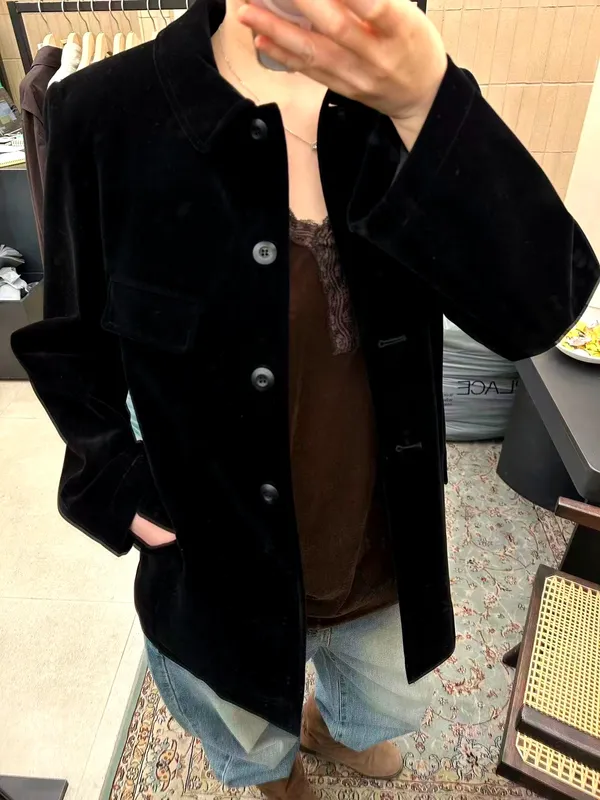 Stylish Black Women's Jacket - Elegant and Versatile