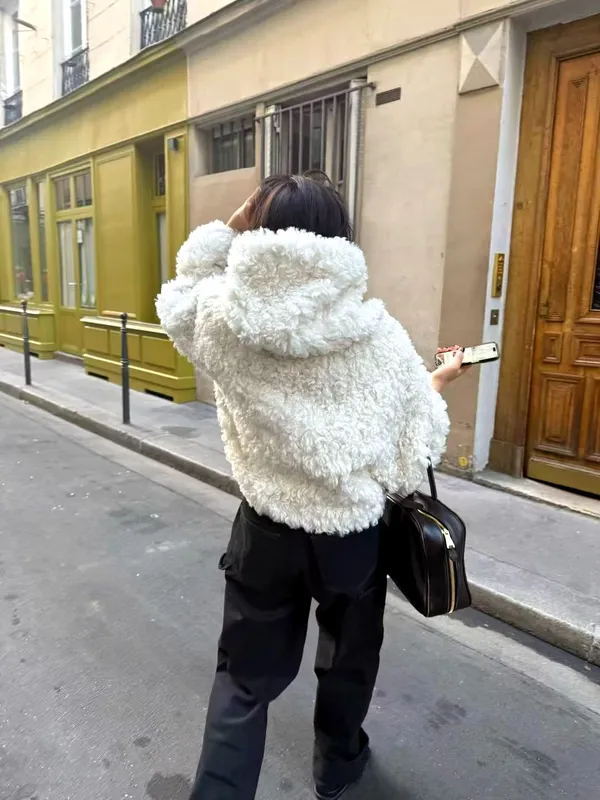 Stylish Warm Women's Jacket with Soft Plush Design