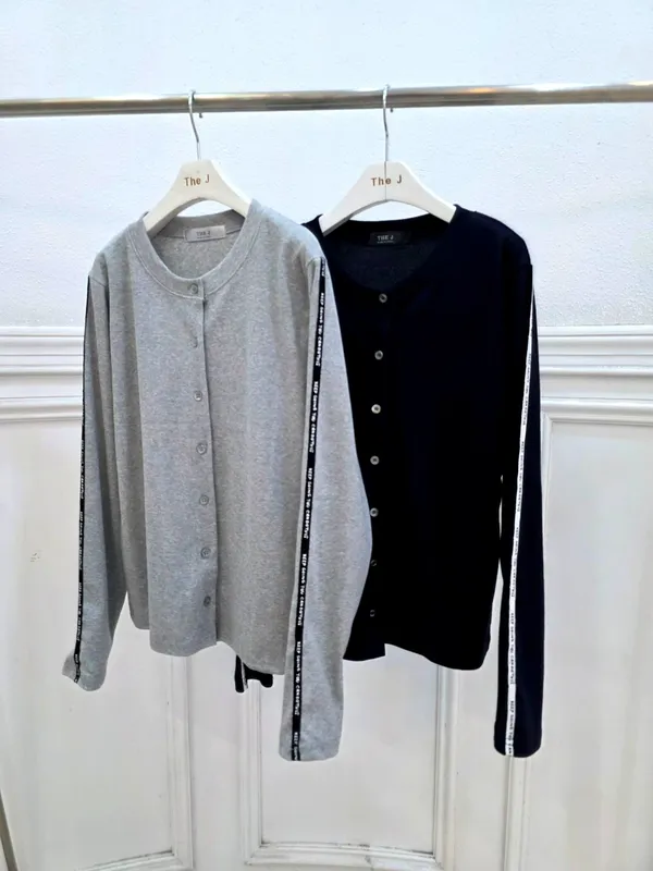 Fashionable and Minimalist Women's Top, Comfortable and Versatile