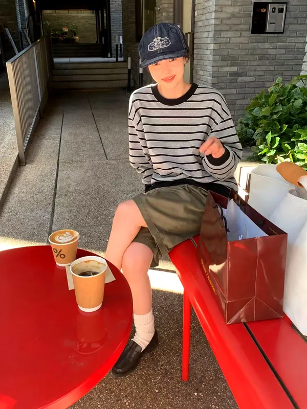 條紋設計女裝衛衣，舒適休閒風