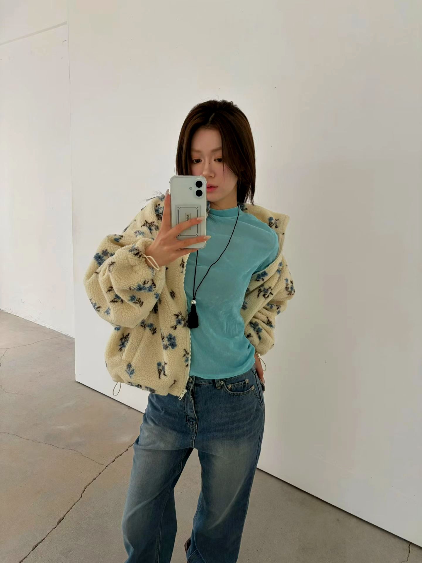 따뜻하고 편안한 여성용 자켓, 꽃 자수 디자인