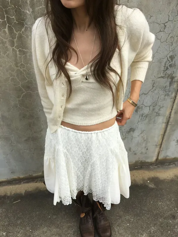 Elegant Women's Outfit Set, Soft Tones, Perfect for Spring and Summer