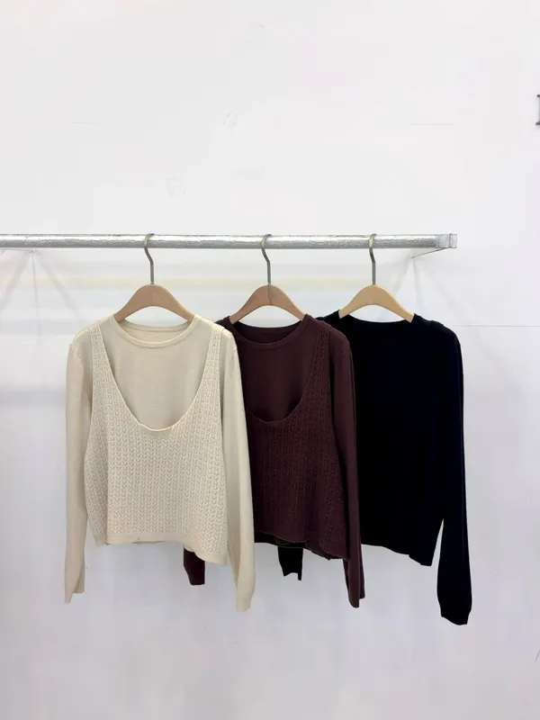 Stylish Versatile Women's Top with Comfortable Knit Design