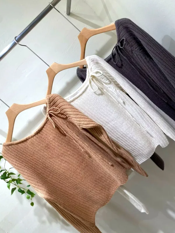 Stylish and Minimalist Women's Top, Comfortable and Versatile