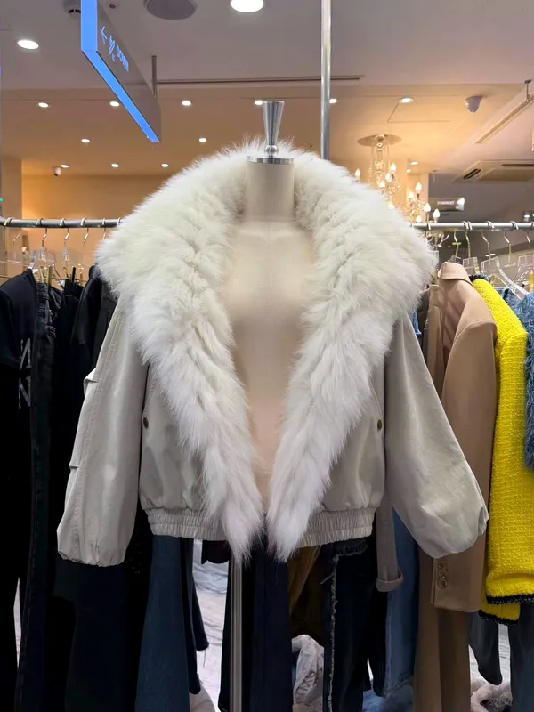 Fashionable Women's Jacket with Fur Collar - Warm and Comfortable