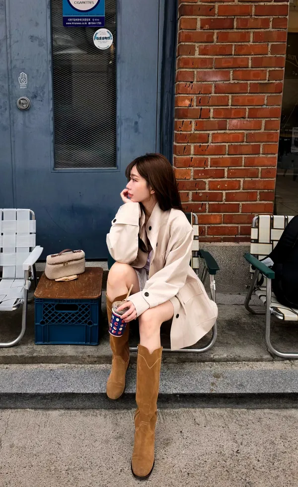 Stylish and Minimalist Women's Trench Coat, Elegant Outerwear