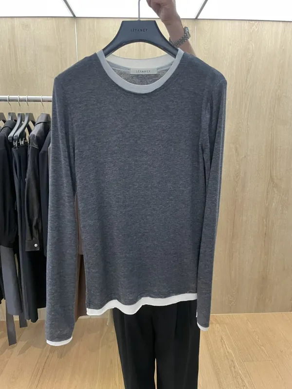 シンプルスタイルの長袖Tシャツ、快適で通気性が良く、日常のコーディネートに最適