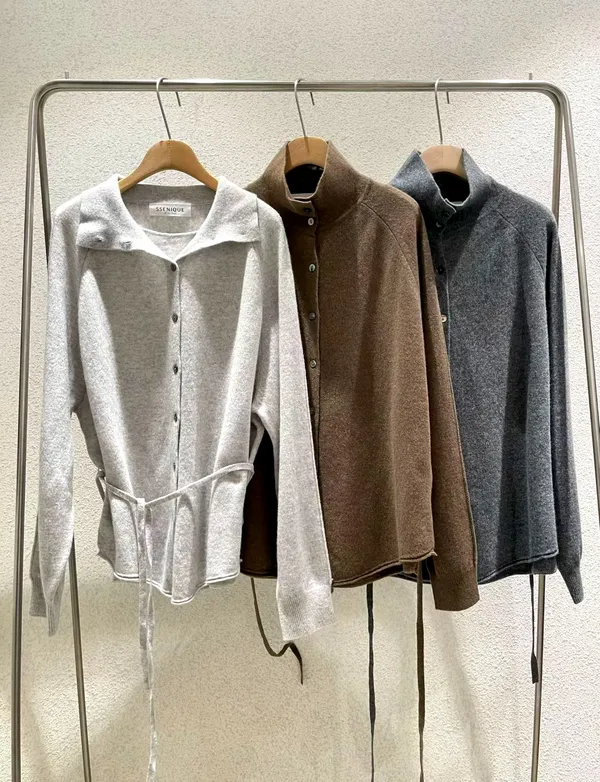 Stylish and Versatile Women's Top with Comfortable Knit Design
