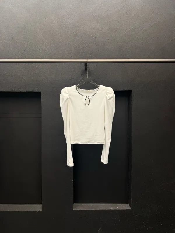Stylish White Long Sleeve Top with Exquisite Collar Design