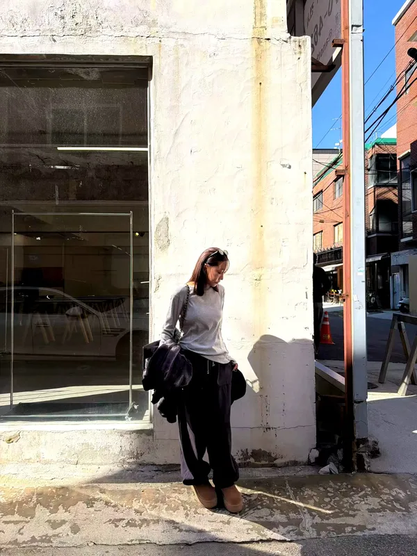 Minimalist and Comfortable Women's T-Shirt for Everyday Wear
