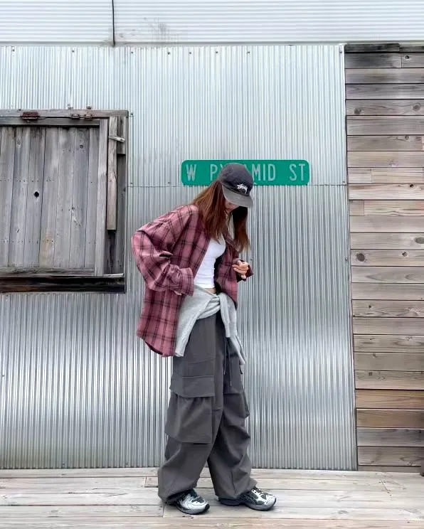 時尚休閒格紋襯衫，輕松搭配多種風格