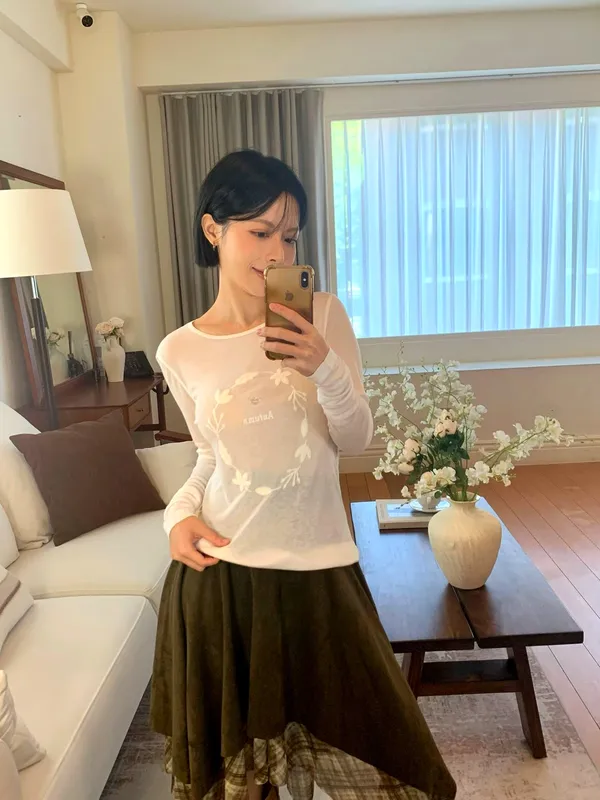 Fresh Floral Print Long Sleeve Top - Elegant and Comfortable