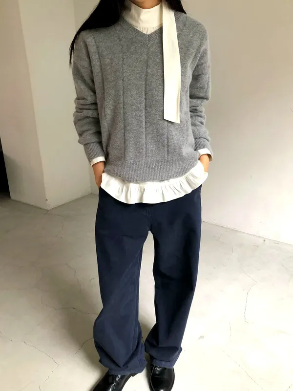 Stylish Gray Knitted Sweater - Elegance Meets Versatility