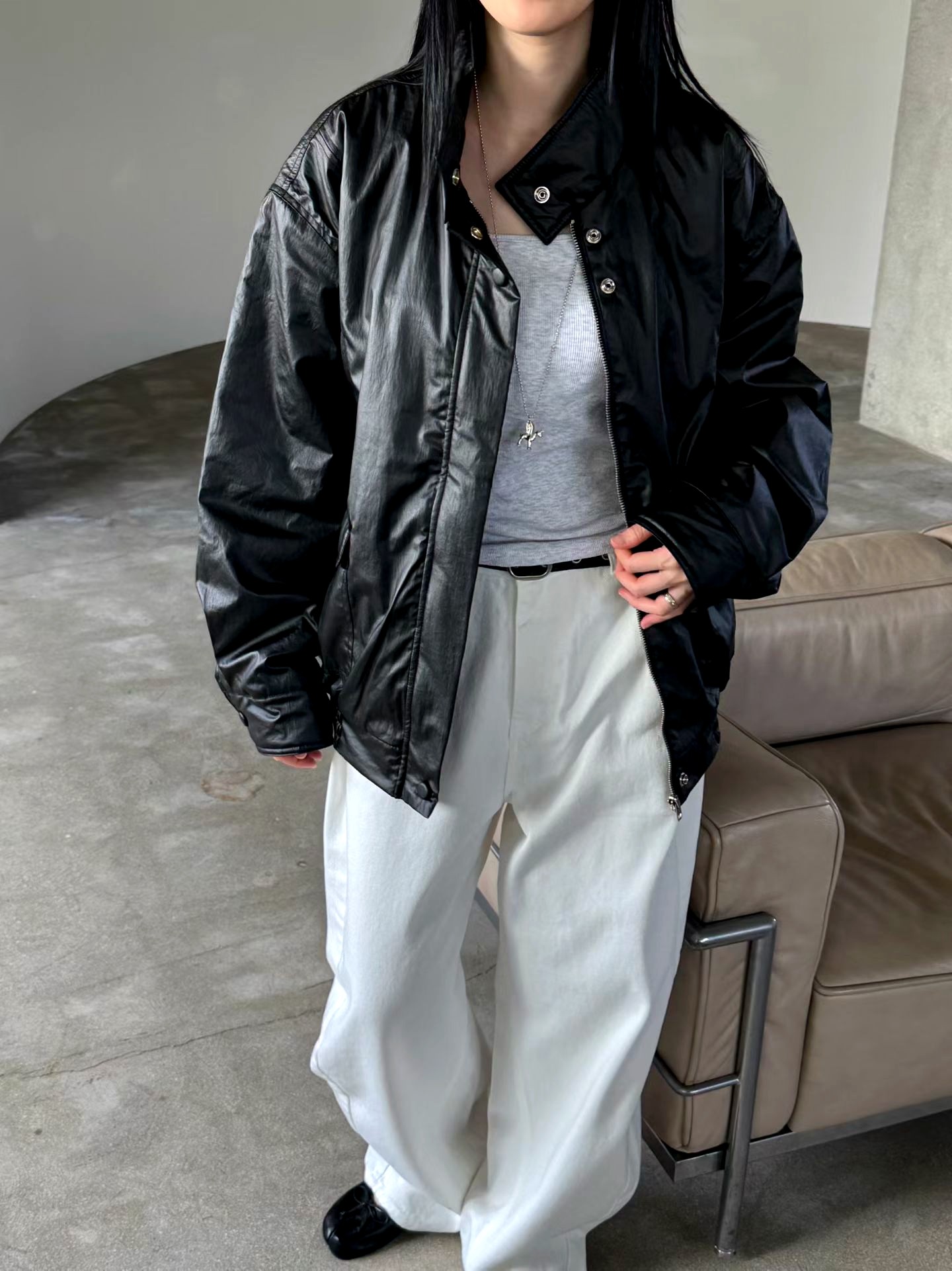 Stylish Black Women's Jacket - Lightweight and Comfortable for Perfect Matching