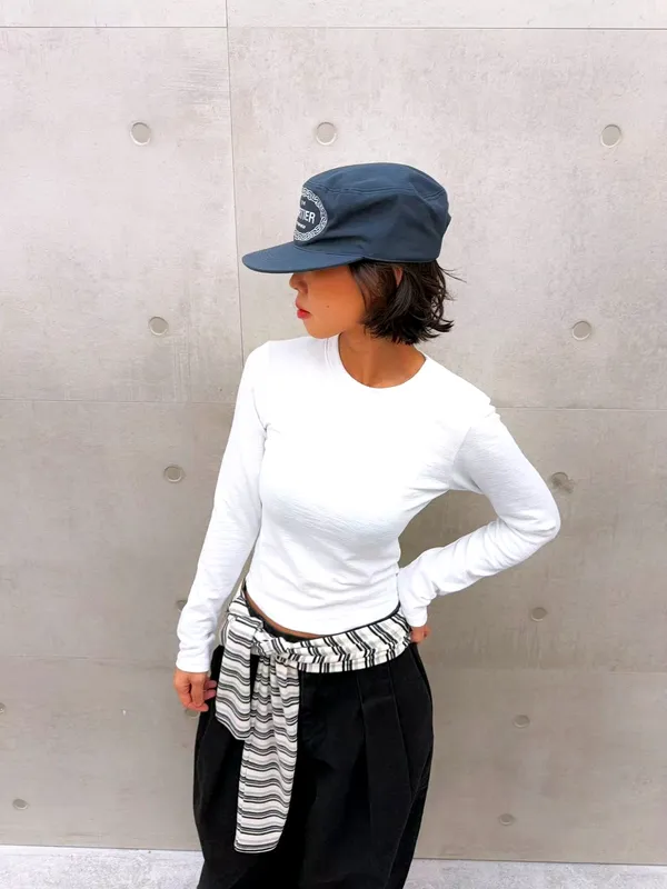 Minimalist White Long Sleeve Top - Comfortable and Versatile