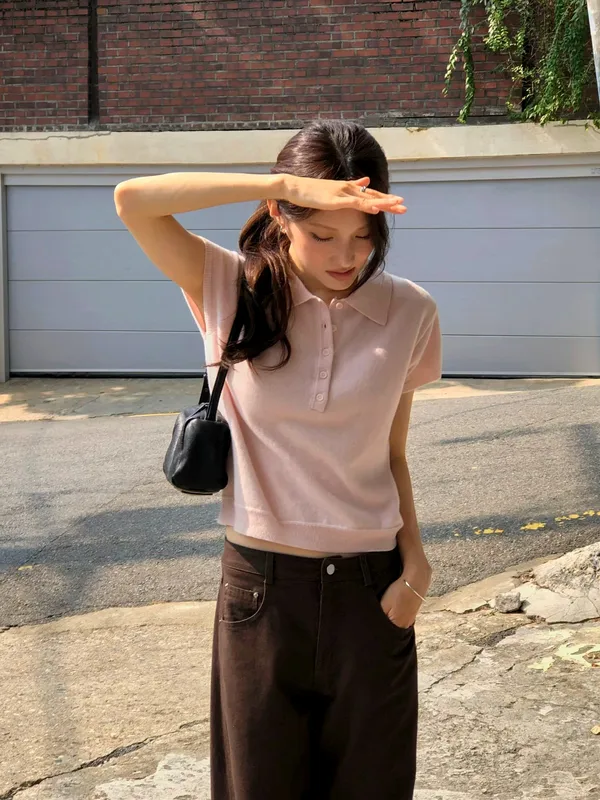 Elegant and Minimalist Short Sleeve Top for Summer Outfits