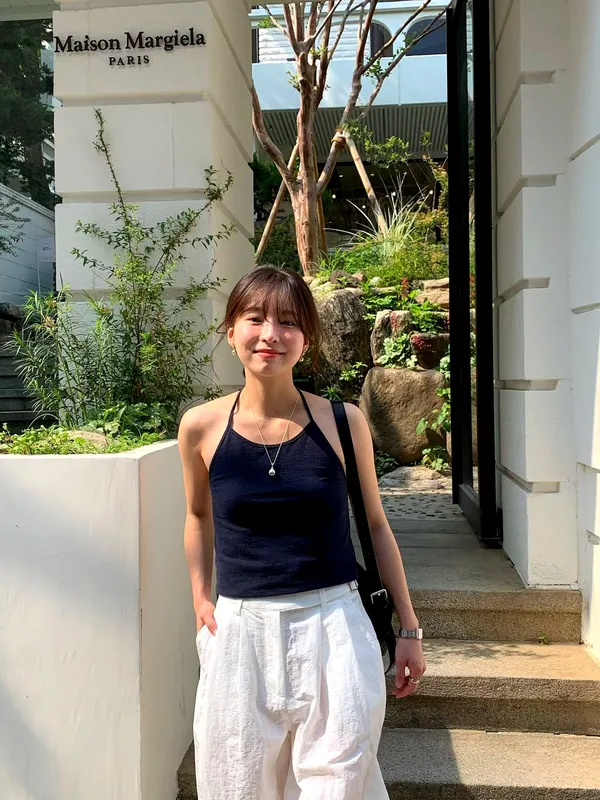 Stylish and Comfortable Sleeveless Top for Perfect Summer Outfits