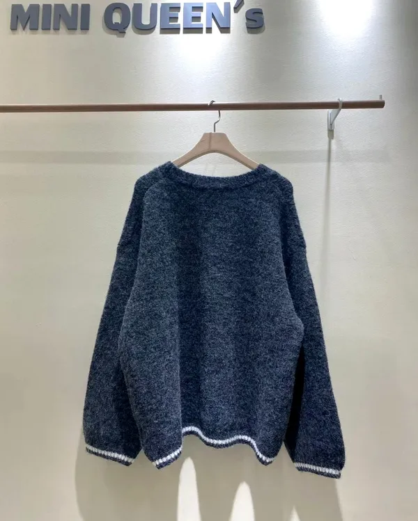 Fashionable Loose Plush Women's Top - Comfort and Warmth
