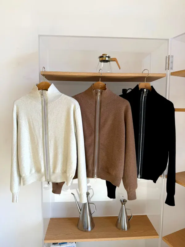 Stylish and Minimalist Women's Cardigan - Comfortable and Versatile