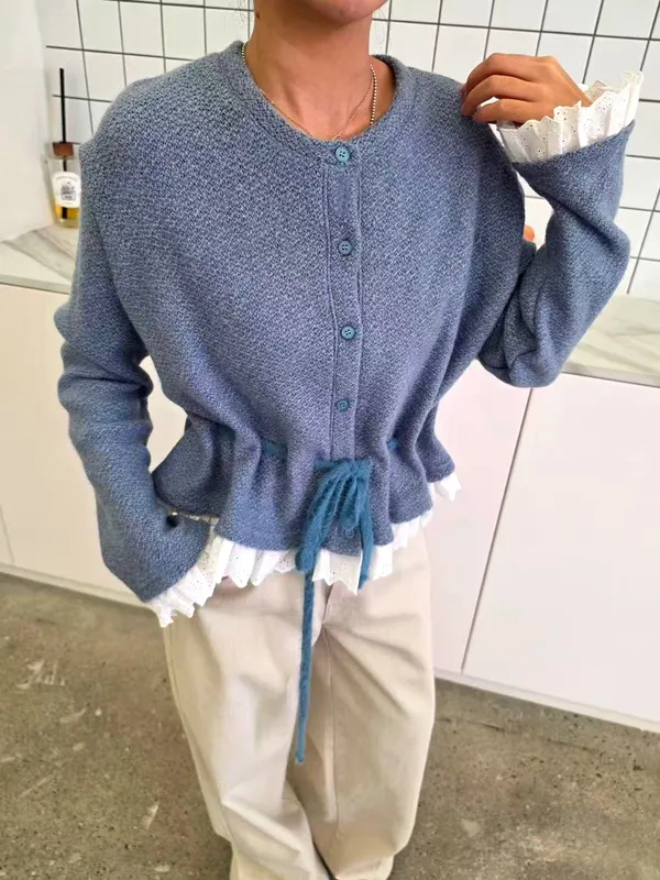 Chic Women's Cardigan - Soft, Comfortable, and Versatile