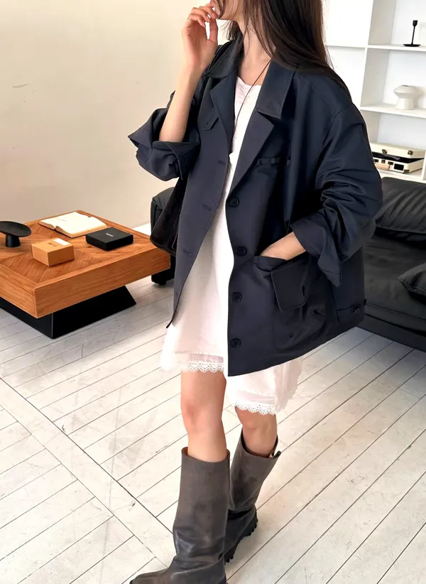 Stylish Women's Jacket - Minimalist Design for Spring and Autumn