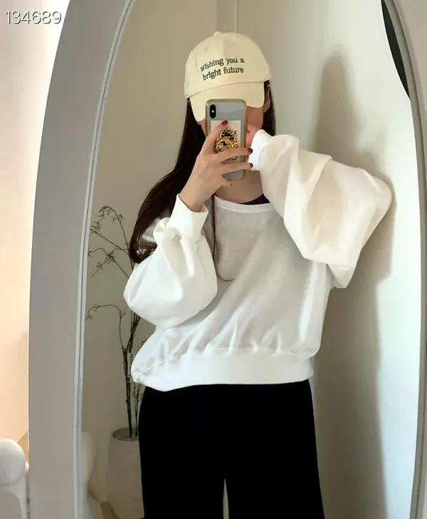 Stylish Women's Hat, Minimalist Design, Comfortable and Versatile