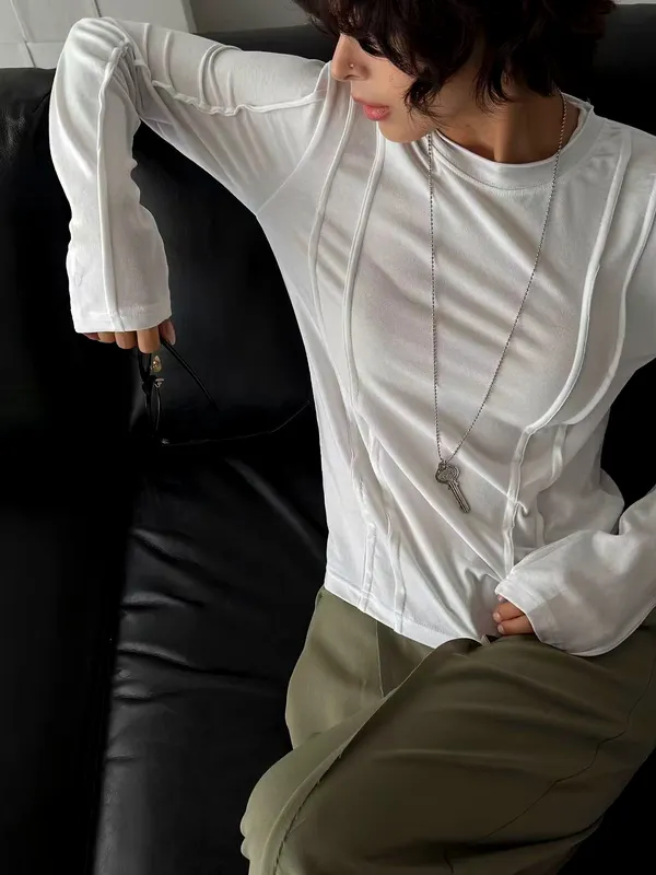 เสื้อยืดแขนยาวสีขาวเรียบหรูทันสมัย สวมใส่สบายและระบายอากาศได้ดี