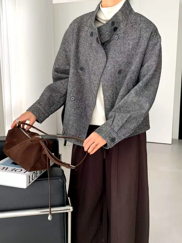 Stylish Women's Jacket in Elegant Gray Design