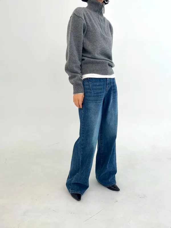 Stylish Gray Turtleneck Knit Top - Comfortable and Versatile