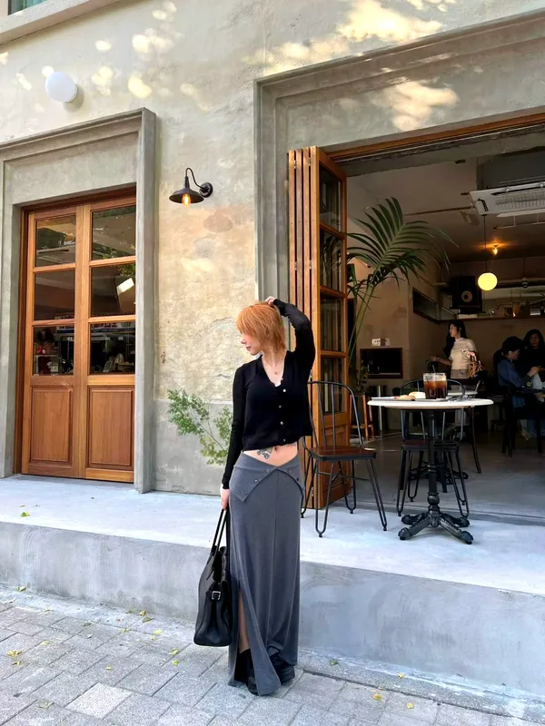 Stylish High-Waisted Split Skirt - Elegant Flowing Hem