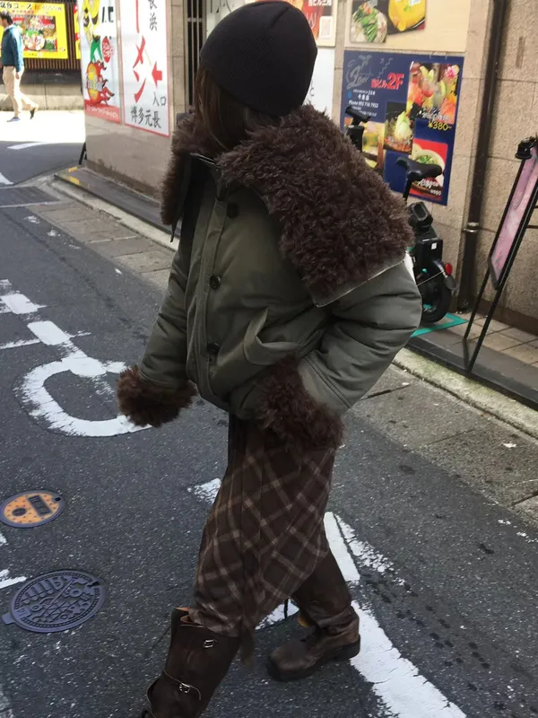 Stylish Women's Outerwear Jacket, Warm and Comfortable, Must-Have for Fall and Winter