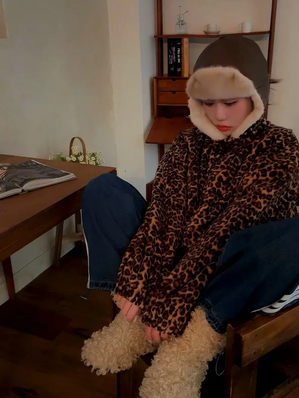 Fashionable Leopard Print Women's Jacket - Warm and Comfortable