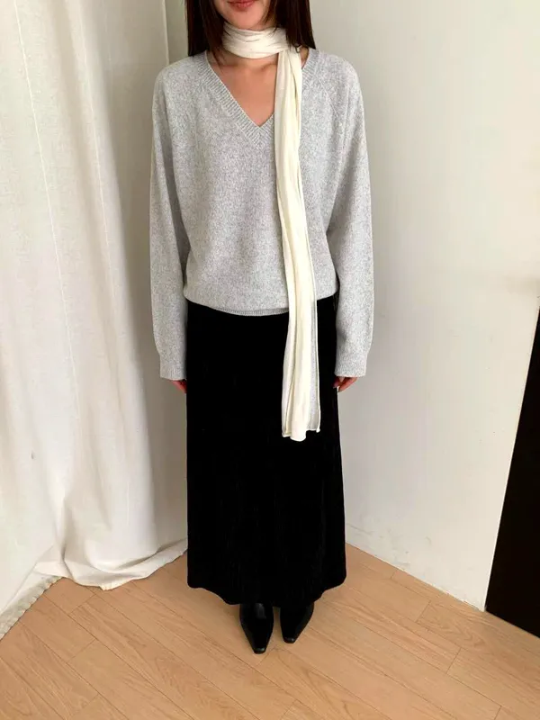 Simple V-Neck Knit Top, Comfortable and Versatile