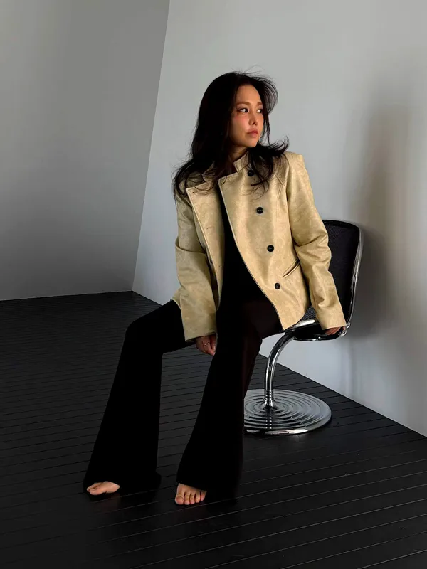 Stylish Women's Jacket, Elegant and Versatile Essential