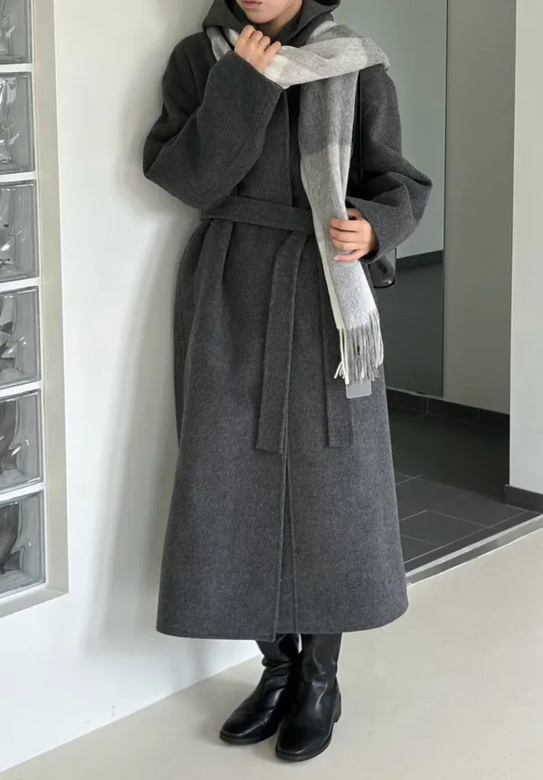Elegant Long Woolen Coat for Fashionable Warmth