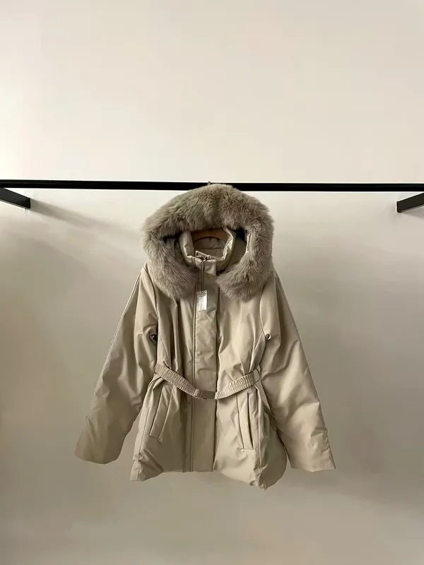 Stylish and Warm Women's Down Jacket with Elegant Fur Collar