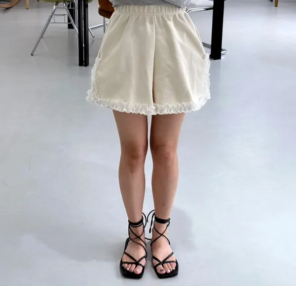 Fresh Lace Trim Shorts for Casual Women's Wear