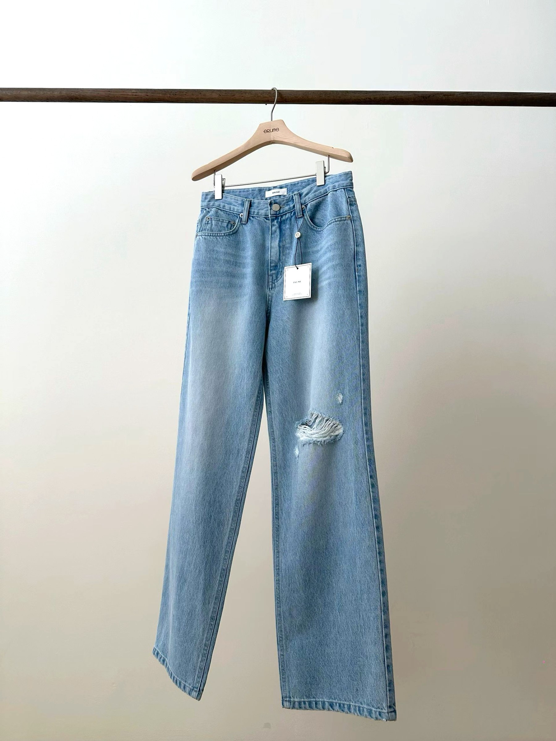 패셔너블한 여성용 찢어진 청바지