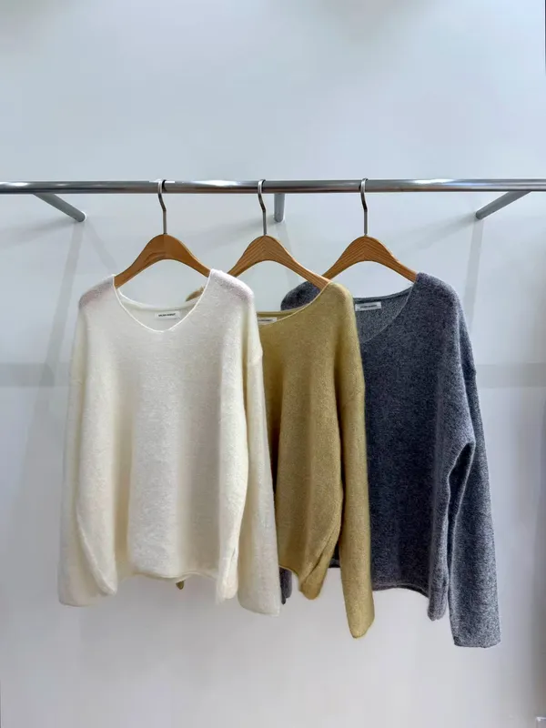 Comfortable and Soft Women's Top, Perfect for Autumn and Winter Outfits