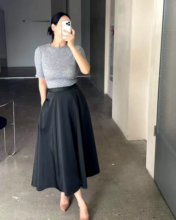 Minimalist Gray Short Sleeve Women's Top, Comfortable and Versatile