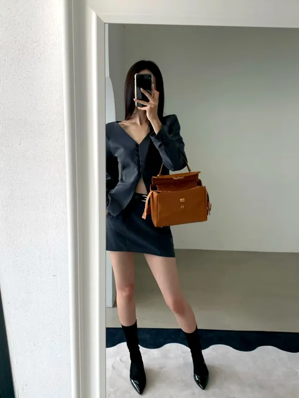優雅氣質女裝連衣裙，展現迷人曲線