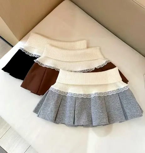 Stylish Versatile Women's Short Skirt with Elegant Lace Trim
